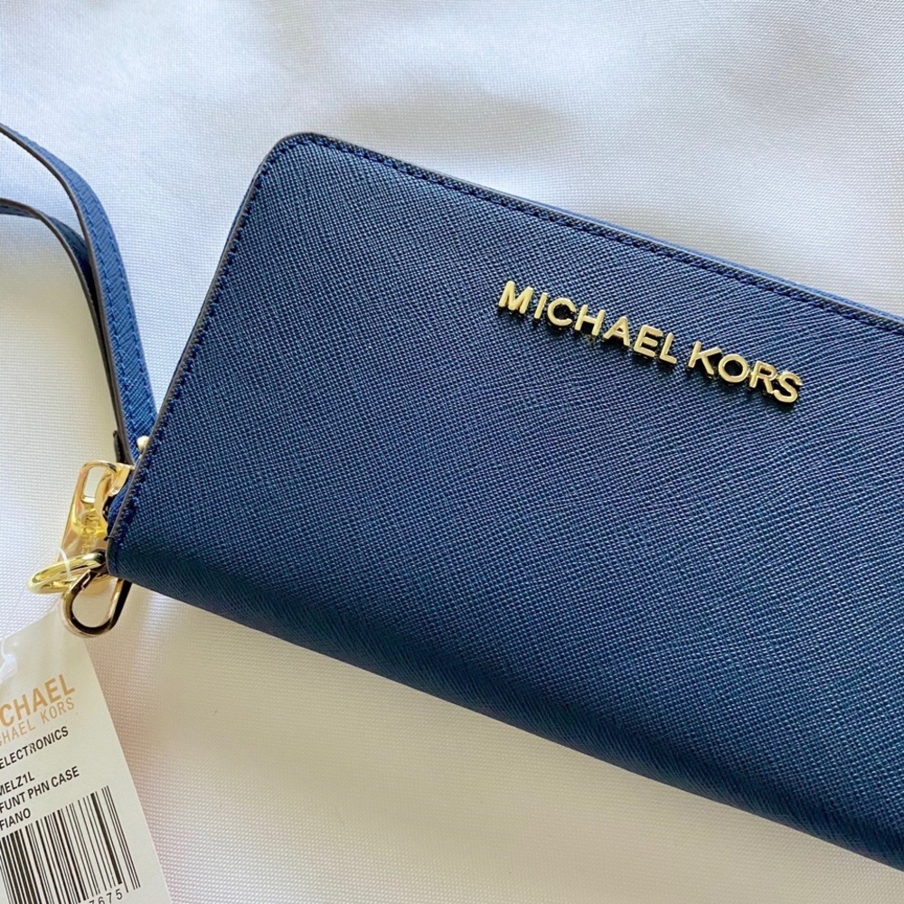 Michael Kors wallet with detachable wristband